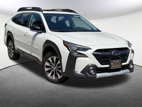 Used 2025 Subaru Outback Limited AWD/4WD image 3