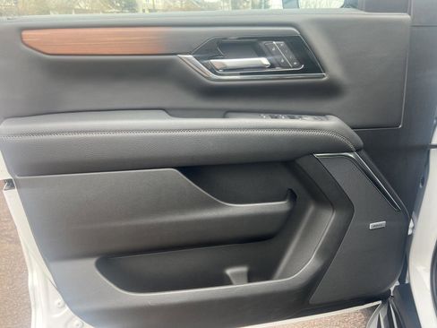 Used 2025 GMC Yukon Denali image 11