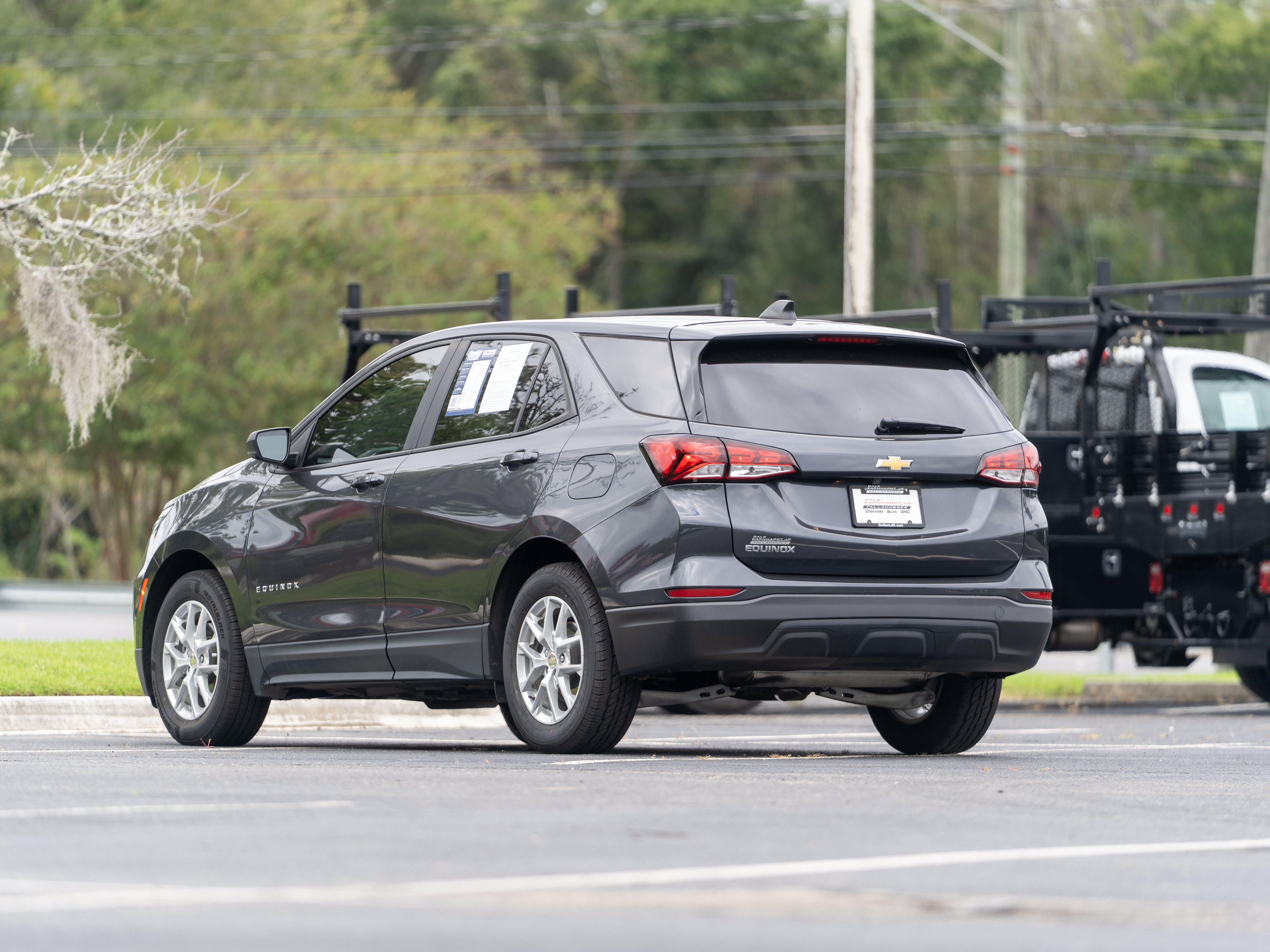 Used 2022 Chevrolet Equinox LS w/ LS Convenience Package FWD image 3
