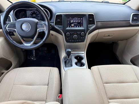 Used 2018 Jeep Grand Cherokee Laredo AWD/4WD image 14