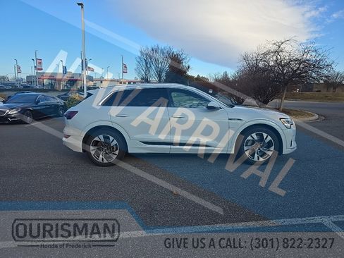 Used 2022 Audi e-tron Premium w/ Towing Package image 9