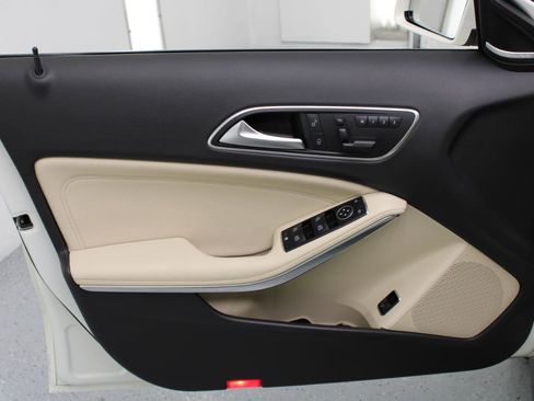 Used 2015 Mercedes-Benz GLA 250 image 34