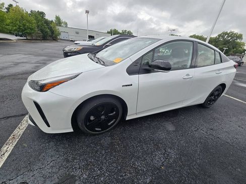Certified 2021 Toyota Prius FWD image 5