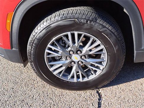 Used 2024 Chevrolet Traverse LT w/ Trailering Package image 9