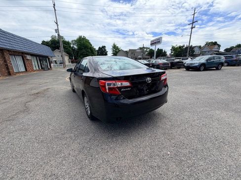 Used 2014 Toyota Camry LE FWD image 29