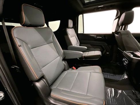 Used 2025 GMC Yukon XL AT4 w/ AT4 Premium Plus Package image 25