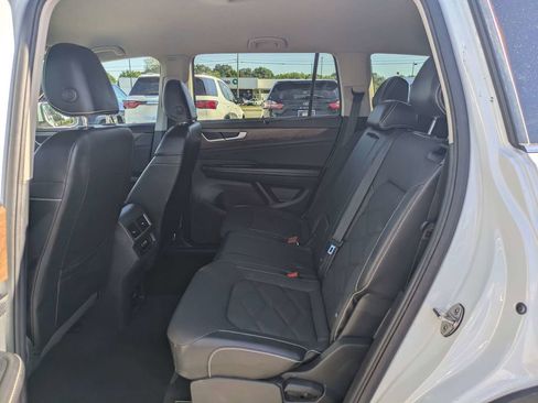 Used 2024 Volkswagen Atlas SE FWD image 14
