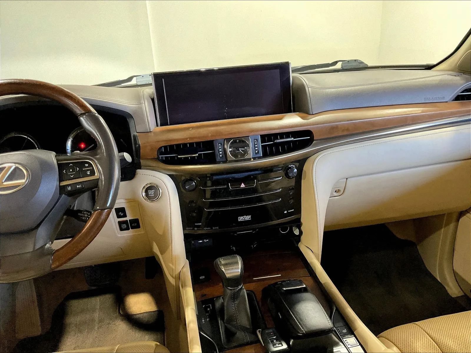 Used 2017 Lexus LX 570 4WD w/ Luxury Package image 24