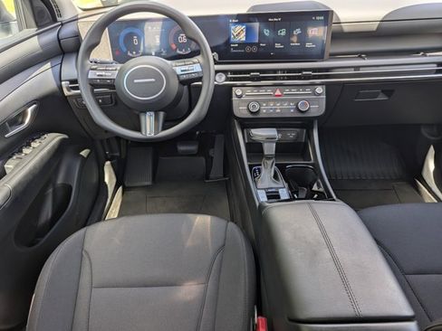 Used 2025 Hyundai Tucson SE image 19