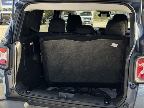 Used 2022 Jeep Renegade Latitude image 29