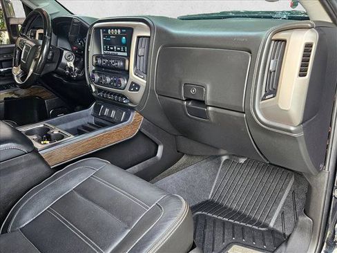 Used 2018 GMC Sierra 2500 Denali w/ Duramax Plus Package AWD/4WD image 22
