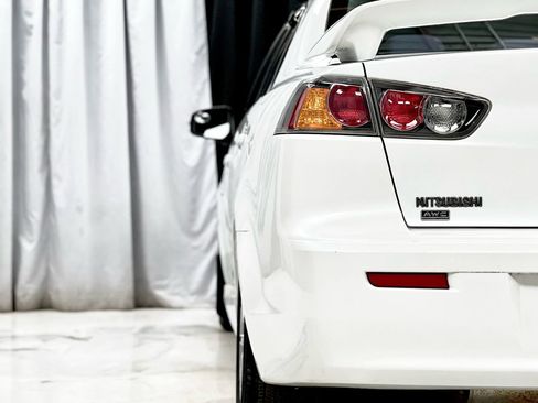 Used 2016 Mitsubishi Lancer ES image 13