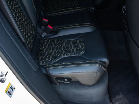Used 2020 Lamborghini Urus image 26