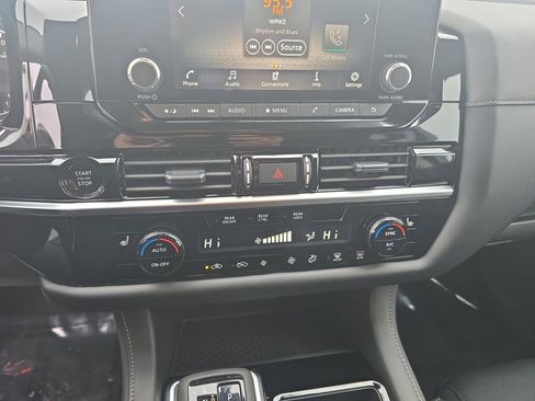 Used 2025 Nissan Pathfinder SV image 22