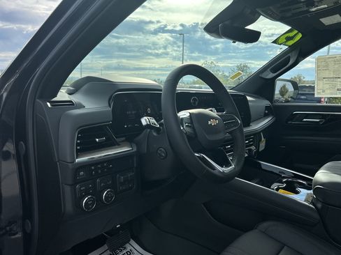 New 2025 Chevrolet Suburban High Country image 30