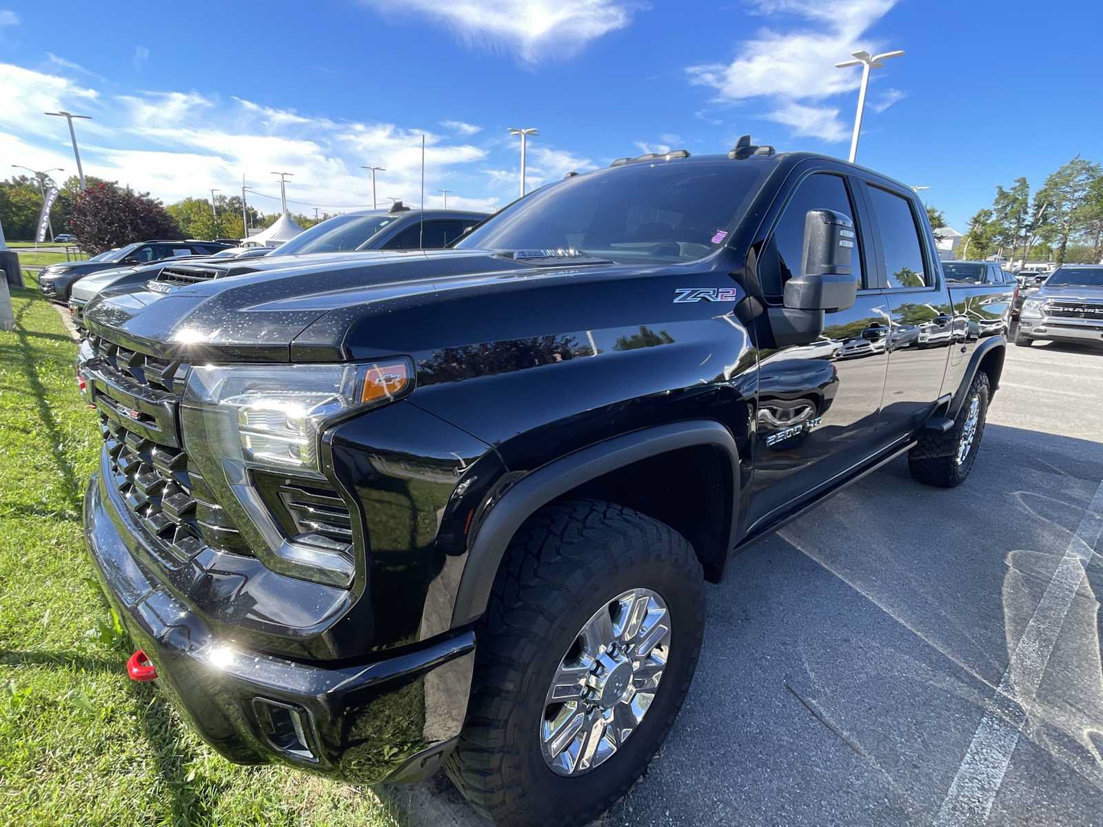 Used 2024 Chevrolet Silverado 2500 ZR2 w/ Technology Package AWD/4WD image 2