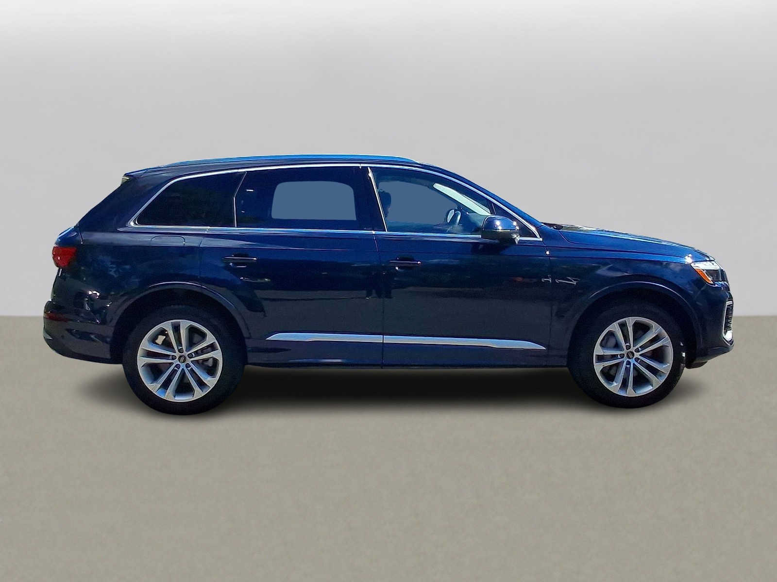 Used 2025 Audi Q7 2.0T Premium w/ Convenience Package AWD/4WD image 32
