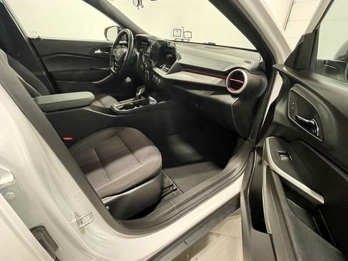 Used 2024 Chevrolet Trax RS image 22