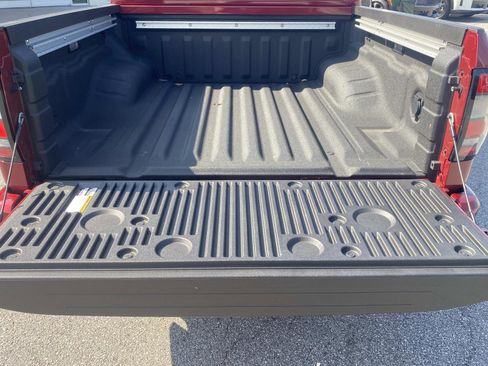 Used 2025 Nissan Frontier SV w/ SV Convenience Package image 8