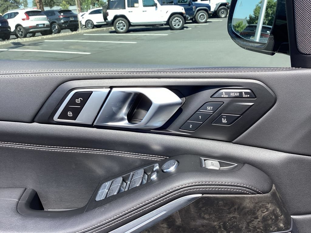 Used 2024 BMW X7 xDrive40i w/ M Sport Package AWD/4WD image 28