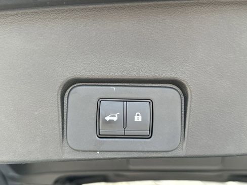 Used 2024 Nissan Rogue SV image 30