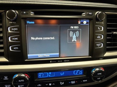 Used 2019 Toyota Highlander LE image 30