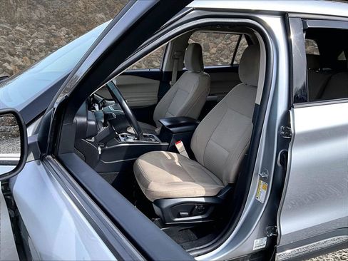 Used 2022 Ford Explorer XLT AWD/4WD image 22
