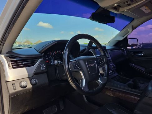 Used 2019 GMC Yukon SLT image 2