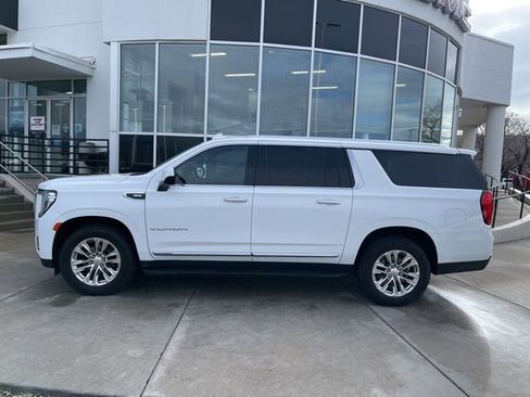 Used 2021 GMC Yukon XL SLT image 4
