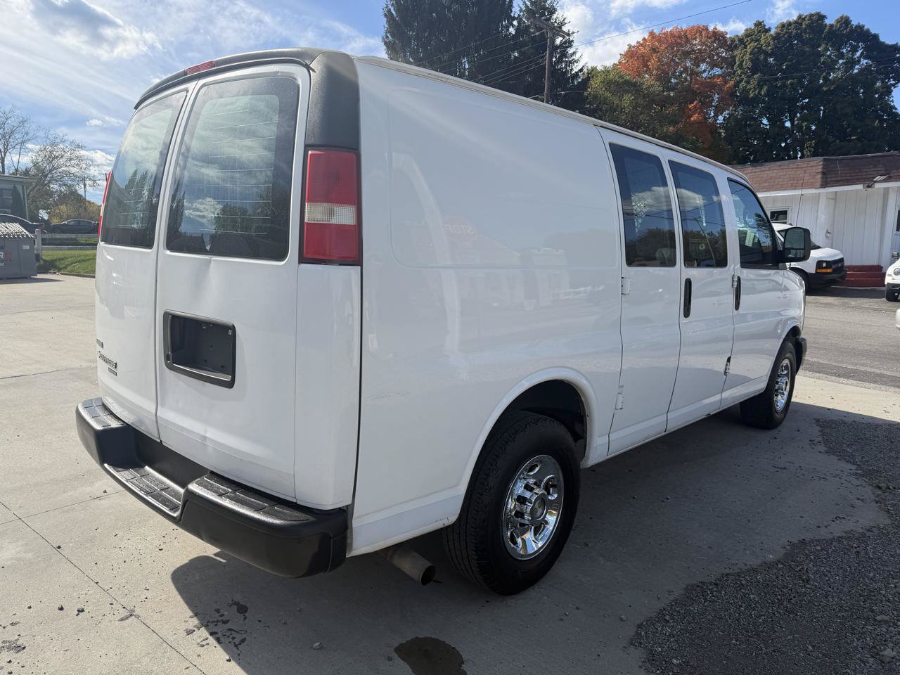 Used 2011 Chevrolet Express 2500 RWD image 5