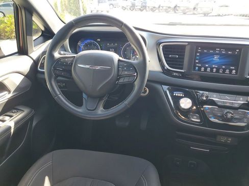 Used 2018 Chrysler Pacifica Touring Plus w/ S Appearance Package image 17