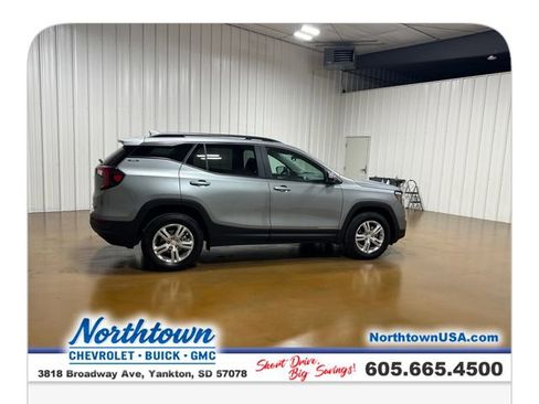 Used 2024 GMC Terrain SLE w/ Driver Convenience Package image 7