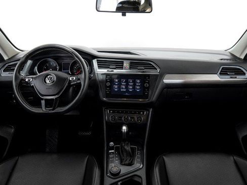 Used 2021 Volkswagen Tiguan SE R-Line image 11