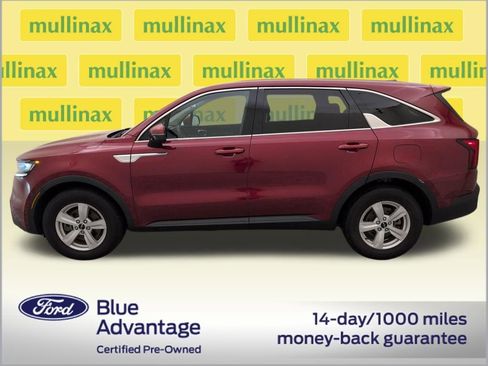 Used 2023 Kia Sorento LX image 11