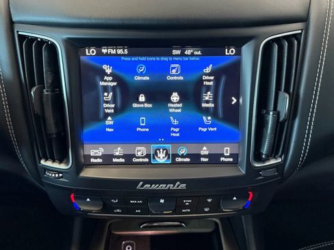 Used 2017 Maserati Levante w/ Luxury Package image 15