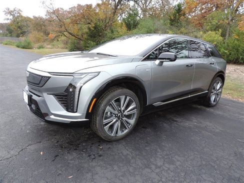 New 2026 Cadillac Optiq Luxury 2 image 1