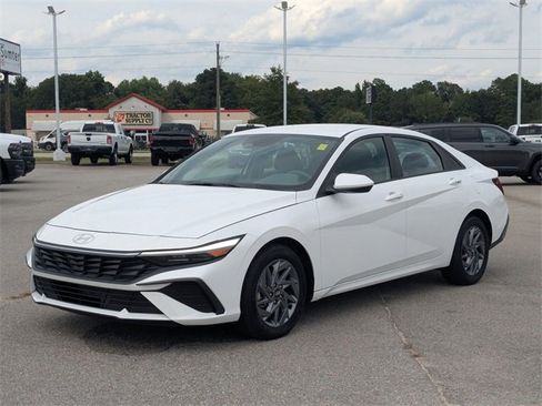 Used 2024 Hyundai Elantra SEL image 5
