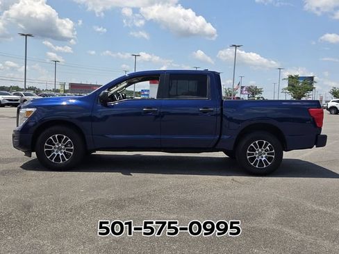 Used 2023 Nissan Titan SV RWD image 2