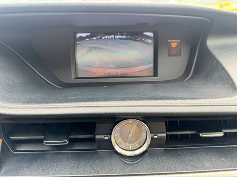 Used 2014 Lexus ES 300h w/ Premium Package w/Bamboo Trim FWD image 22
