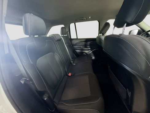 Used 2022 Jeep Grand Cherokee Laredo w/ Luxury Tech Group I image 27