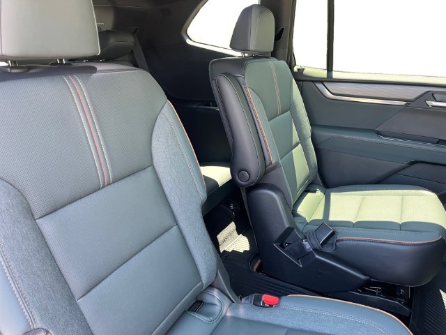 Used 2026 GMC Acadia AT4 w/ Luxury Package AWD/4WD image 25