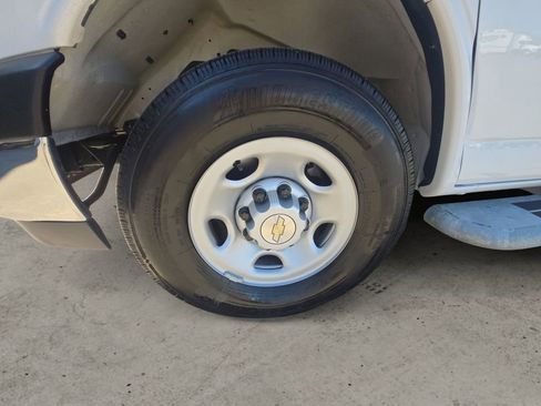 Used 2024 Chevrolet Express 2500 w/ Driver Convenience Package RWD image 14