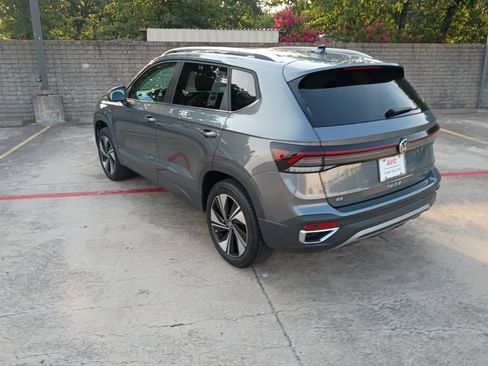 Used 2025 Volkswagen Taos SE AWD/4WD image 8