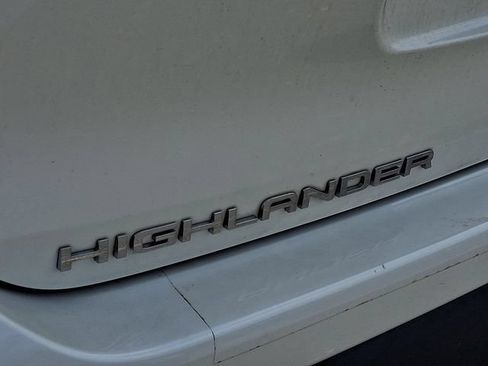 Used 2021 Toyota Highlander XLE FWD image 26