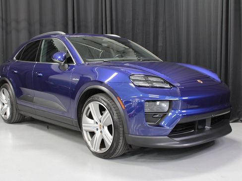 Certified 2024 Porsche Macan 4 Electric image 9