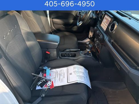 Used 2020 Jeep Gladiator Overland AWD/4WD image 12