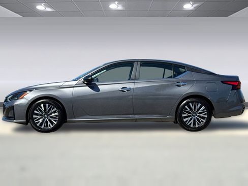 Used 2025 Nissan Altima 2.5 SV image 6