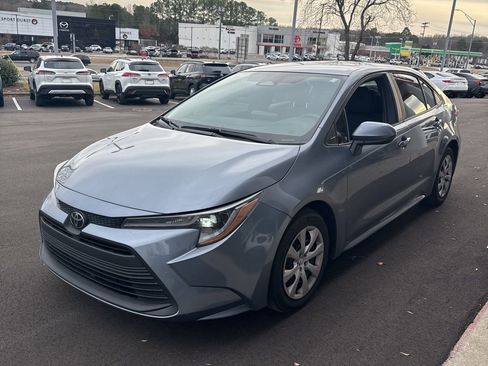 Used 2023 Toyota Corolla LE image 9