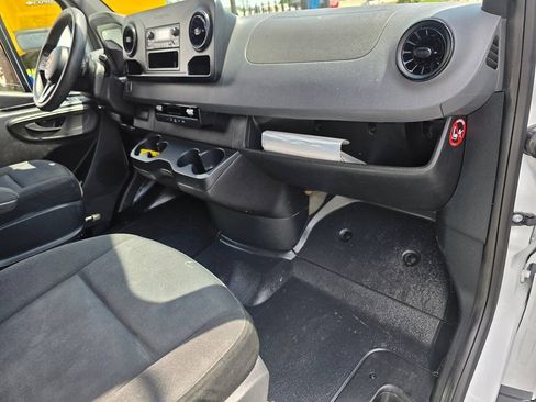 Used 2021 Mercedes-Benz Sprinter 2500 image 18