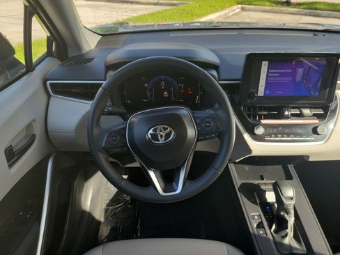 Used 2026 Toyota Corolla Cross LE FWD image 17